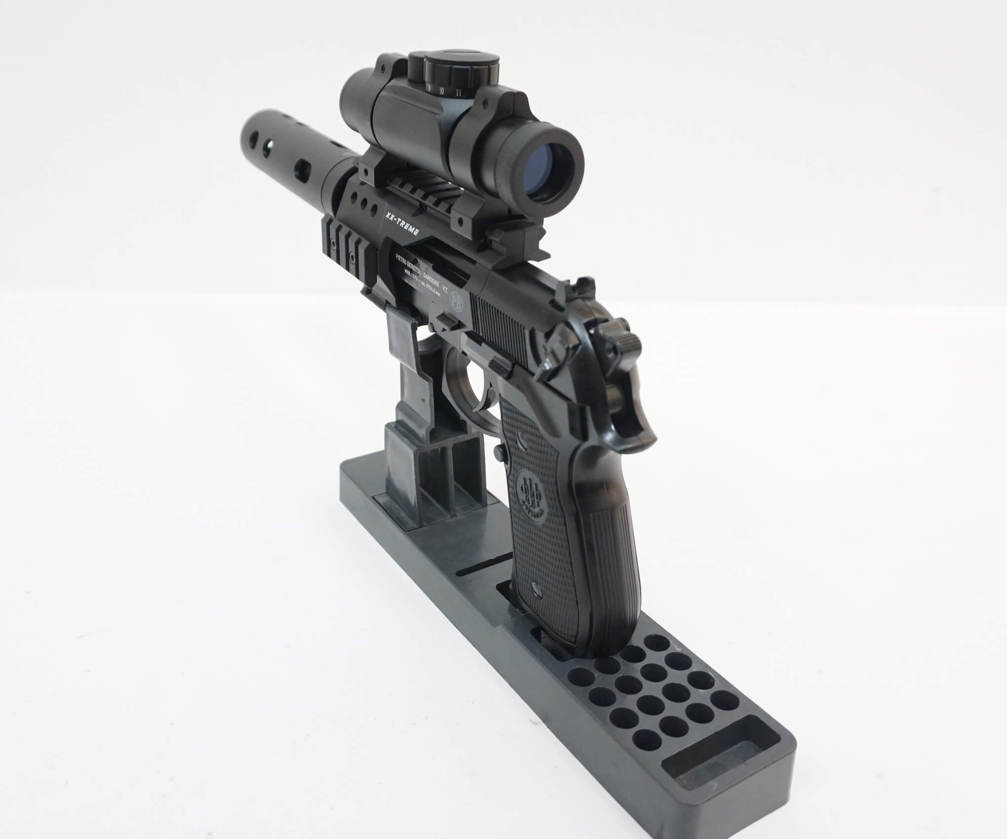Пневматический пистолет Umarex Beretta M92 FS XX-TREME с глушителем, коллиматором 4,5 мм