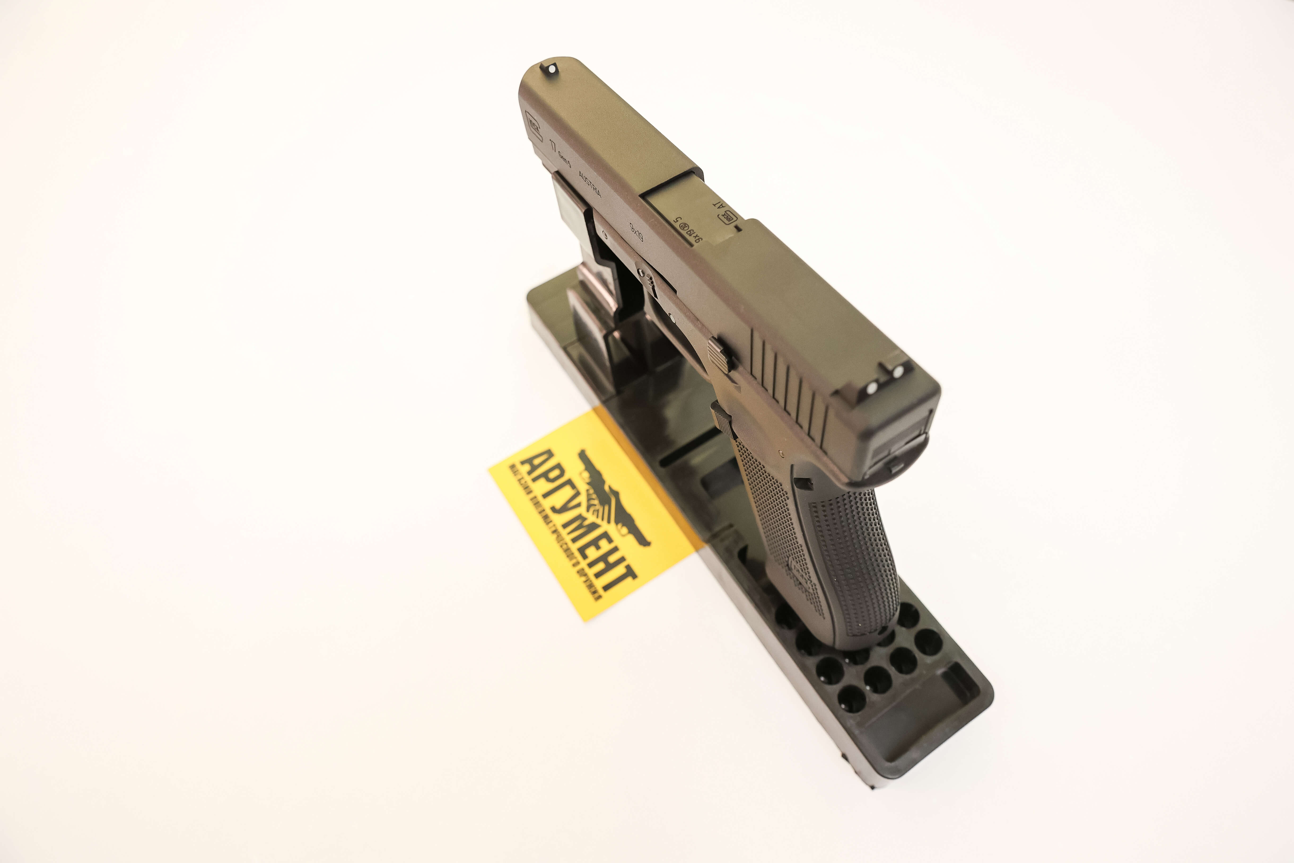 Пневматический пистолет Umarex Glock-17 4,5 мм