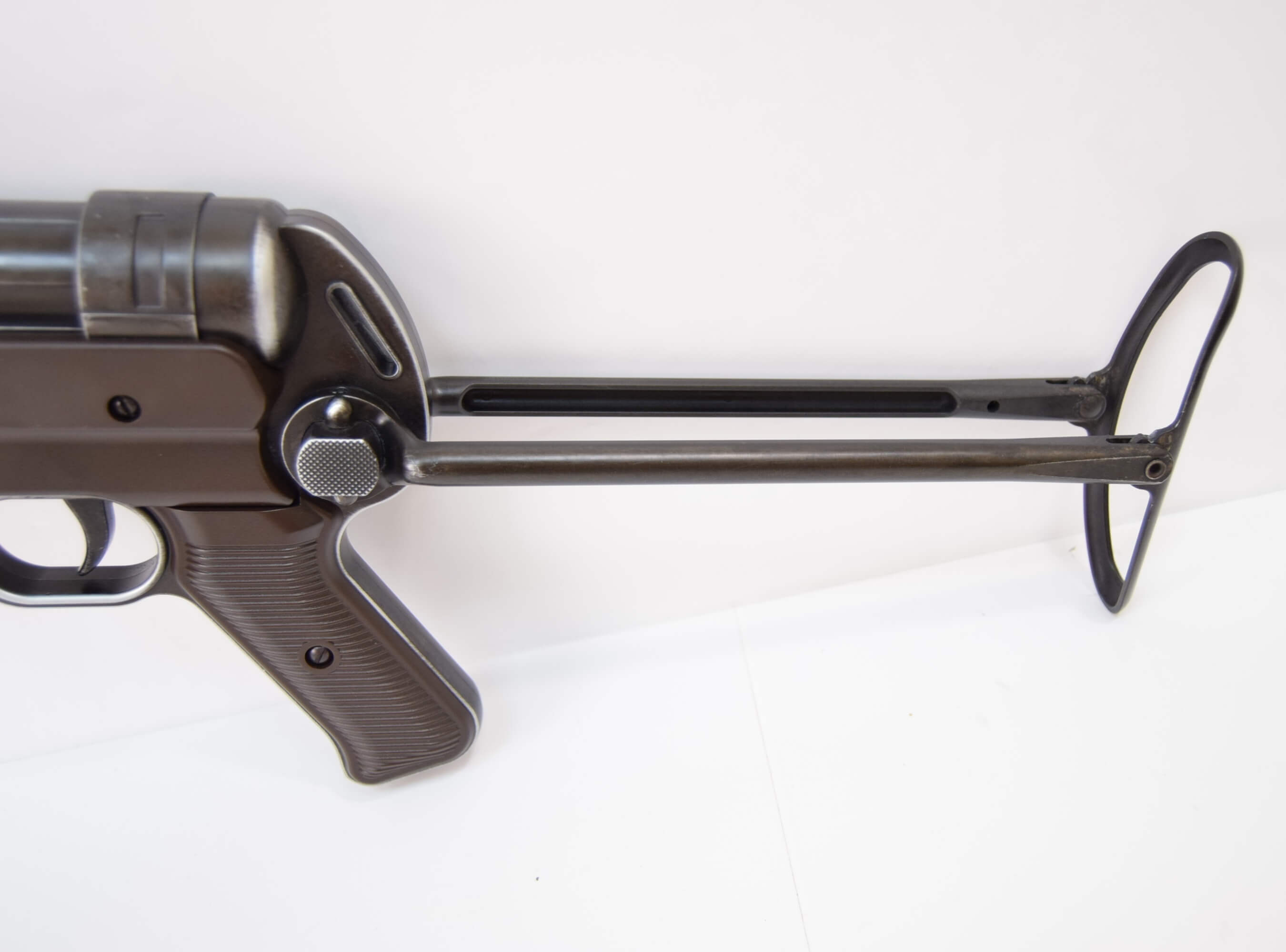 Пневматический пистолет-пулемет Umarex Legends MP-40 German Legacy Edition